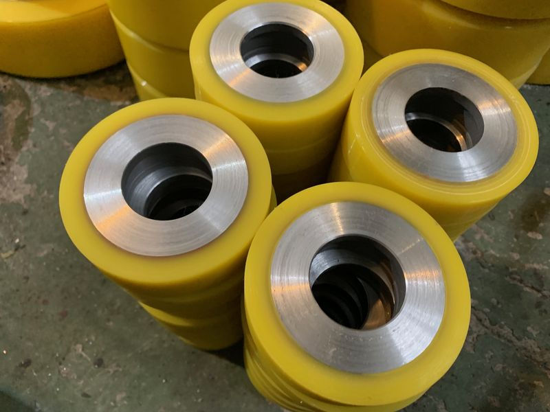 Гуммирование колес полиуретаном: долговечность и производительность