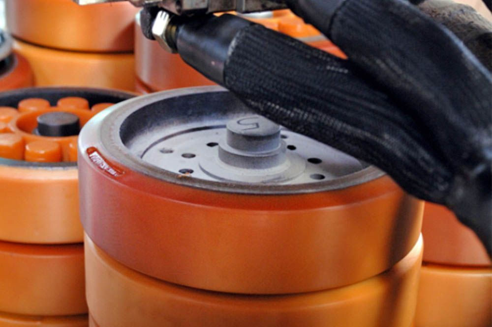 Гуммирование (обрезинивание) колёс полиуретаном в Беларуси, Guschak.by